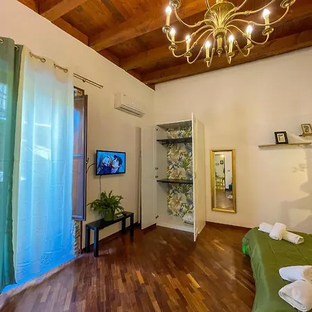 Apartment Charming House In The Historic Center Of Palermo